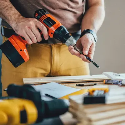 Preparando el taladro para trabajar
